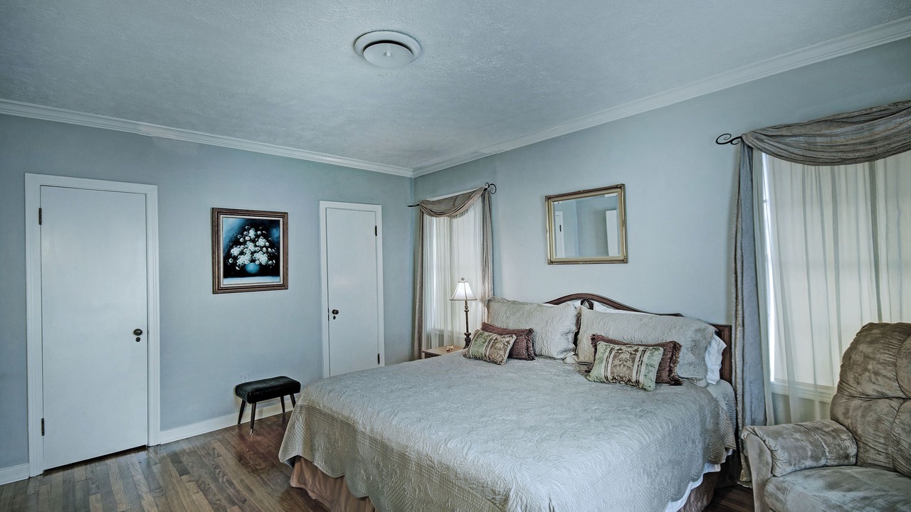 Photo of Bedroom in Flora