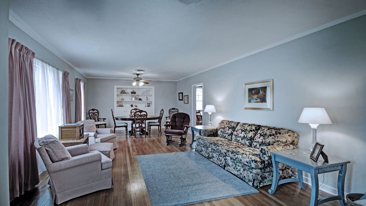 Photo of Livingroom in Flora