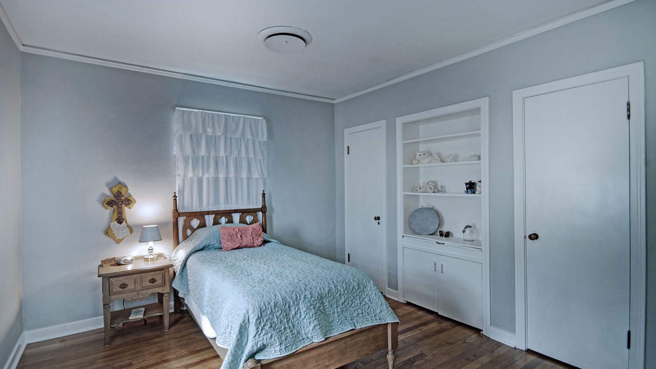 Photo of Bedroom in Flora