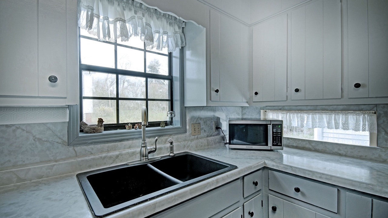 Photo of Kitchen in Flora
