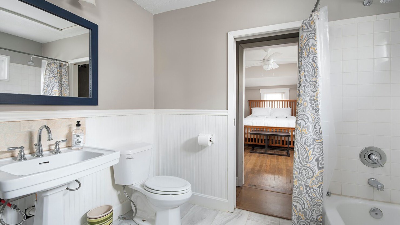 Photo of Bathroom in Ward Parkway