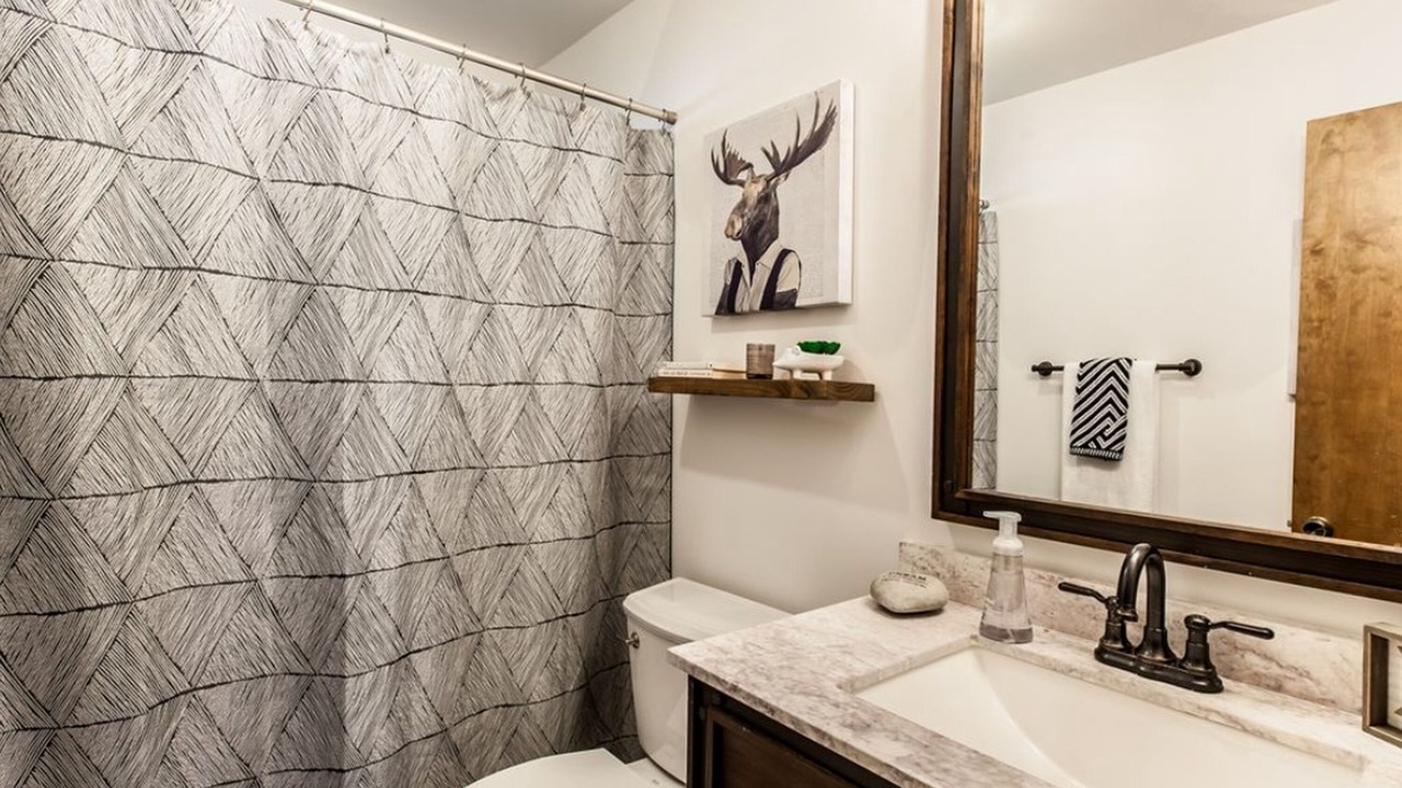 Photo of Bathroom in Blue Jay