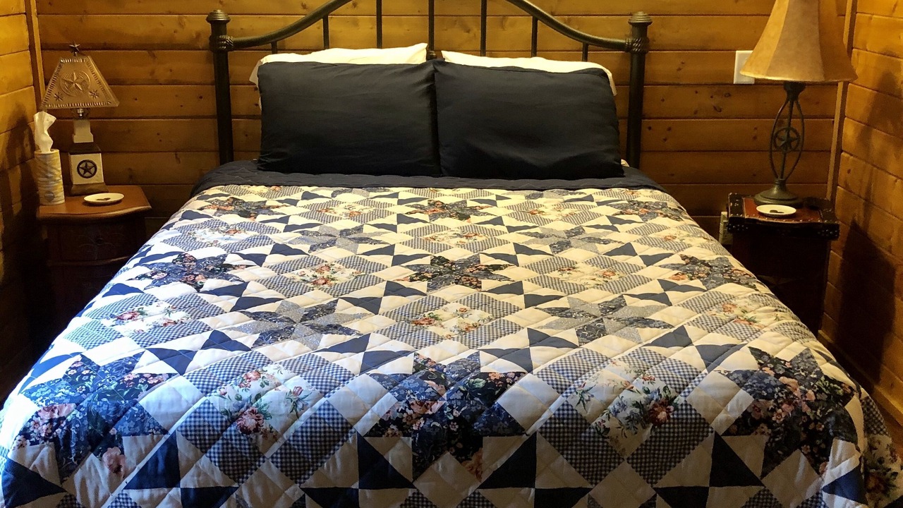 Photo of Bedroom in Canyon Lake