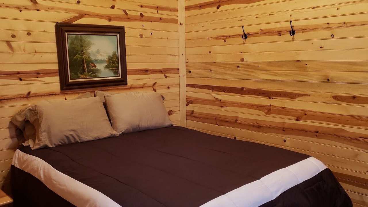 Photo of Bedroom in Sulphur