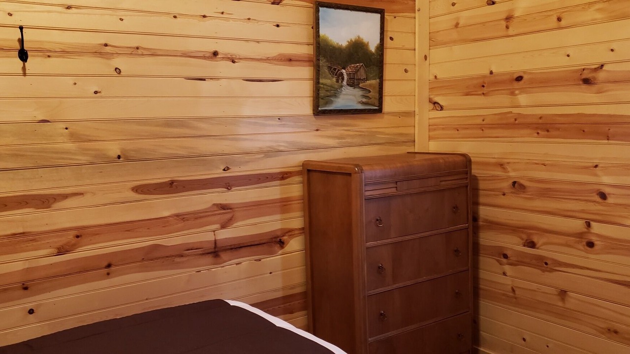 Photo of Bedroom in Sulphur