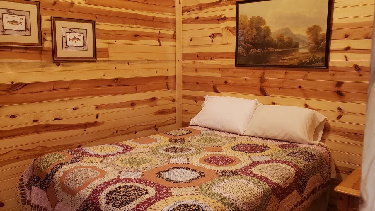 Photo of Bedroom in Sulphur