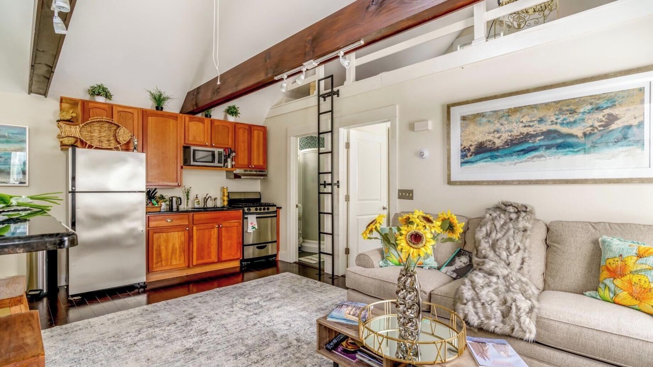 Photo of Livingroom in Bellevue Avenue Historic District