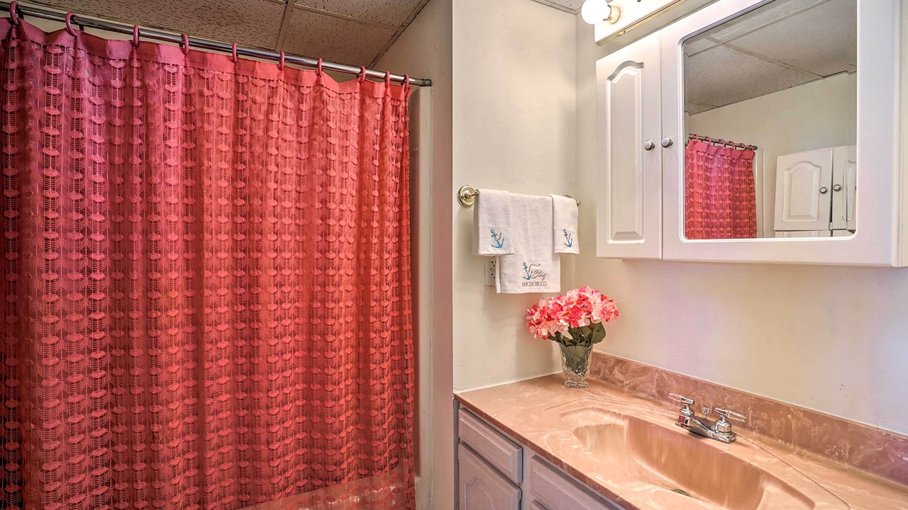 Photo of Bathroom in Lake