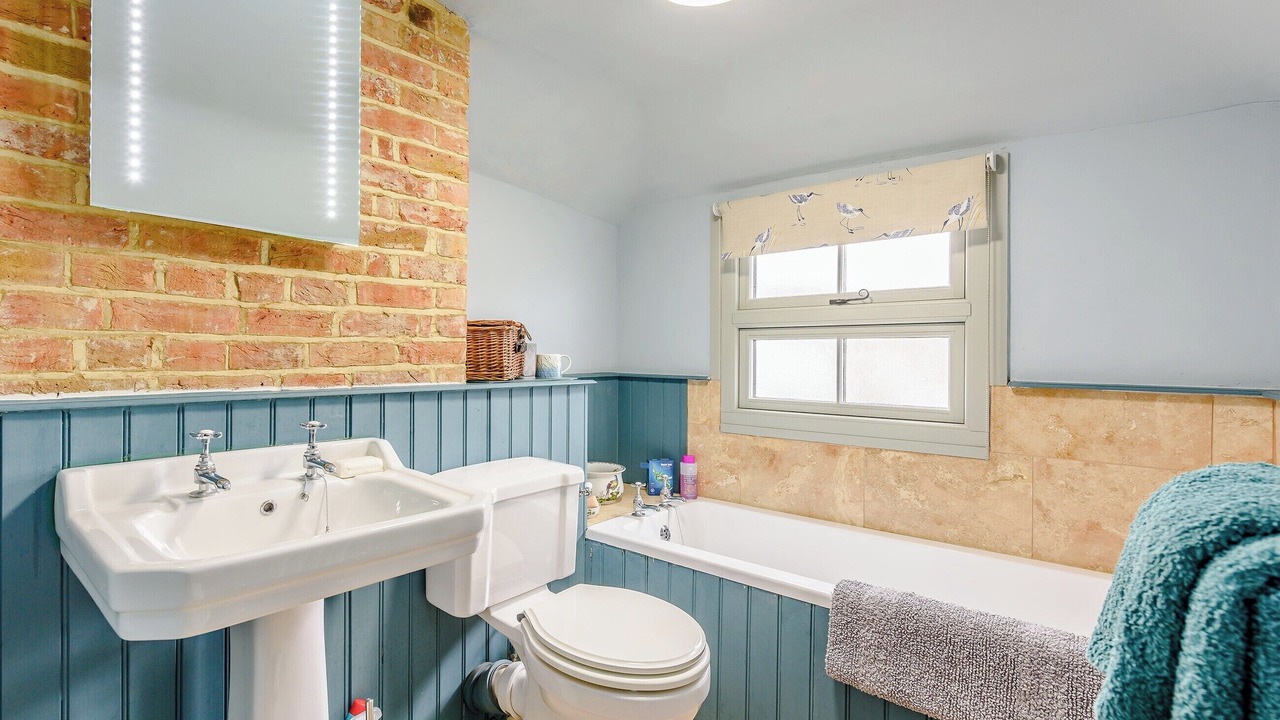 Photo of Bathroom in Dymchurch