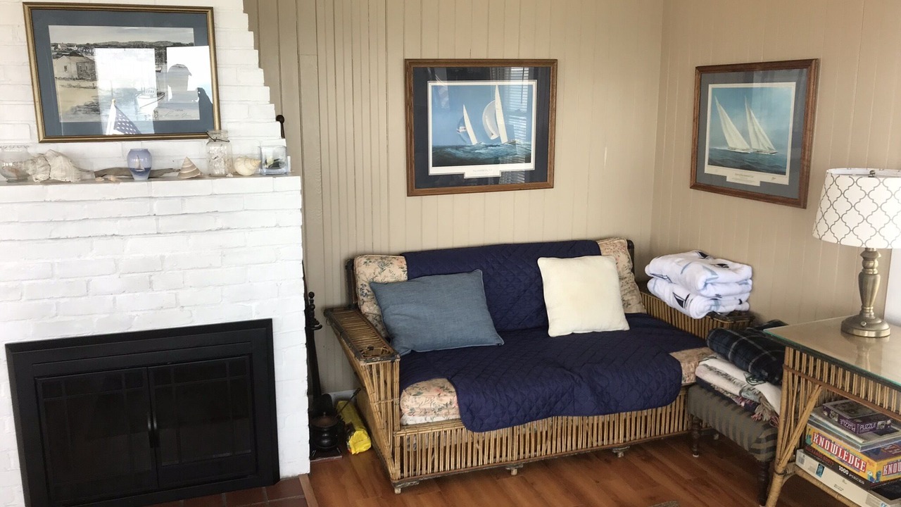 Photo of Livingroom in Niantic