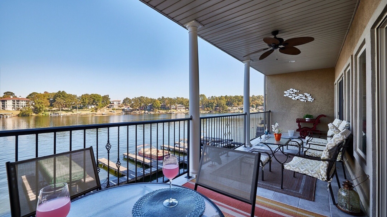 Photo of Bedroom in Lake Hamilton