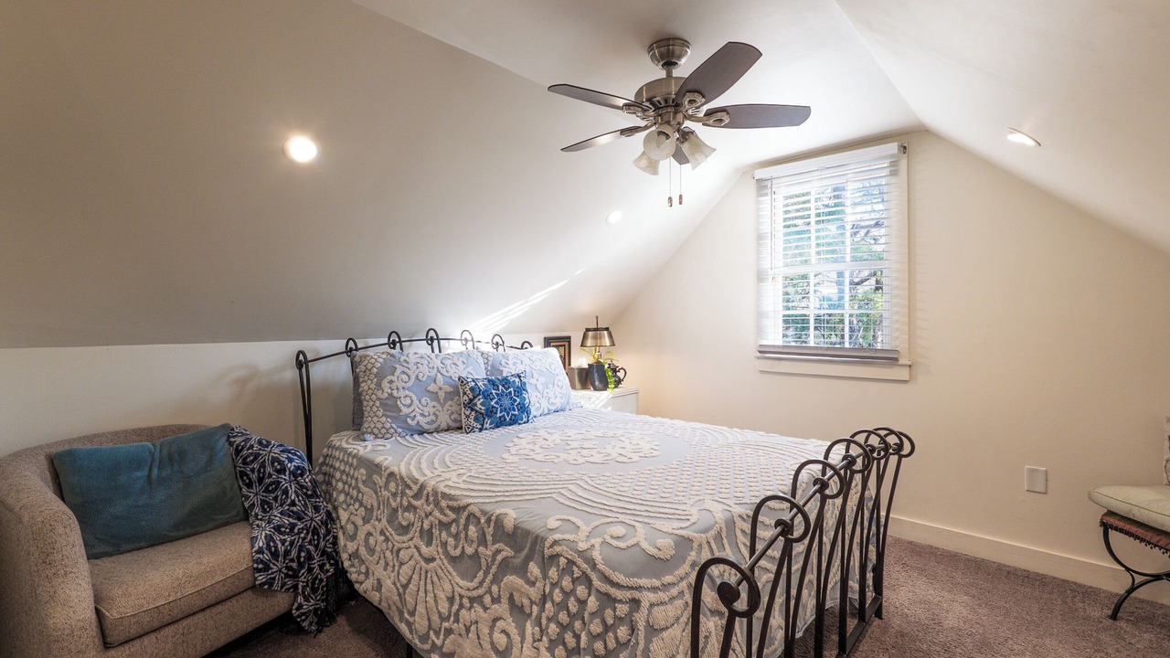 Photo of Bedroom in Southmont