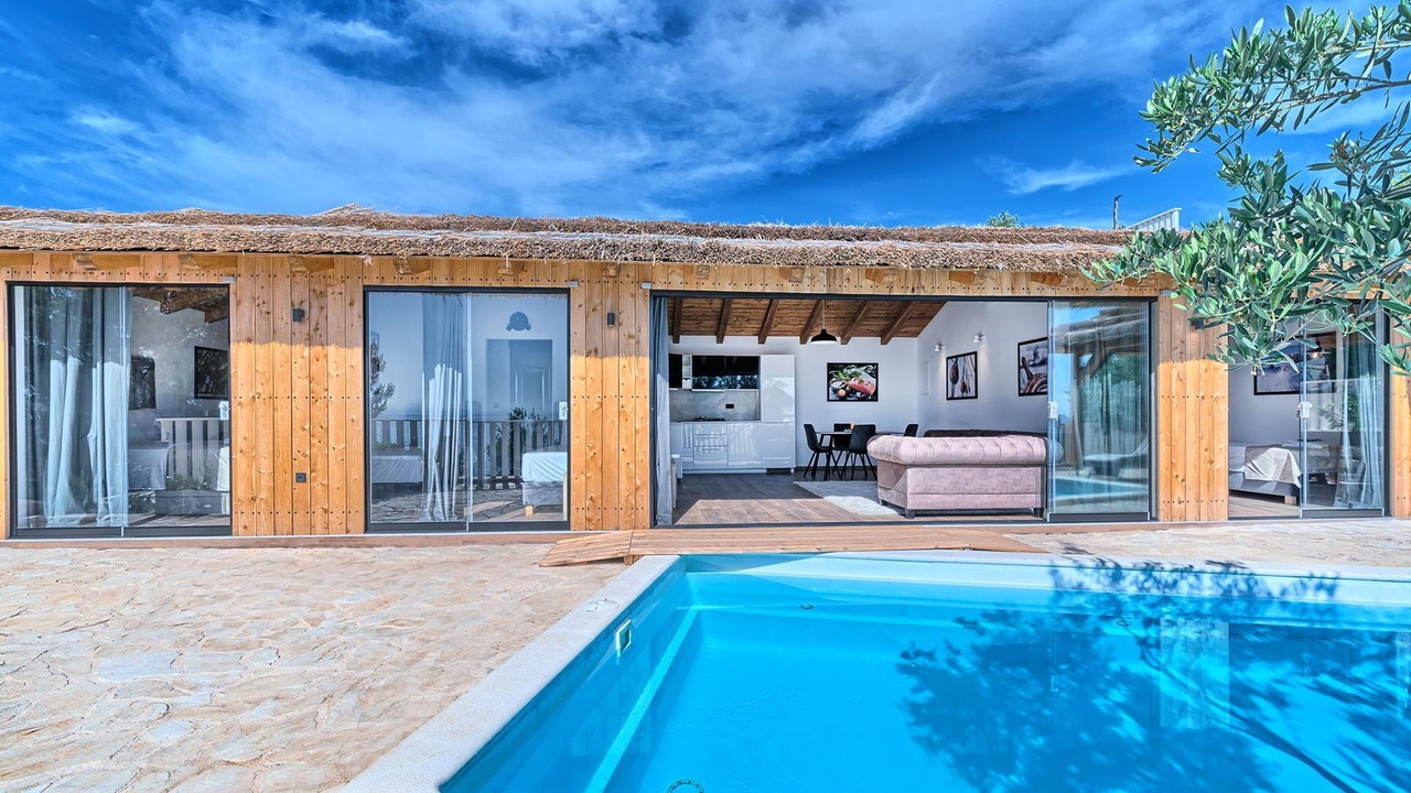 Photo of Patio Balcony in Jezera