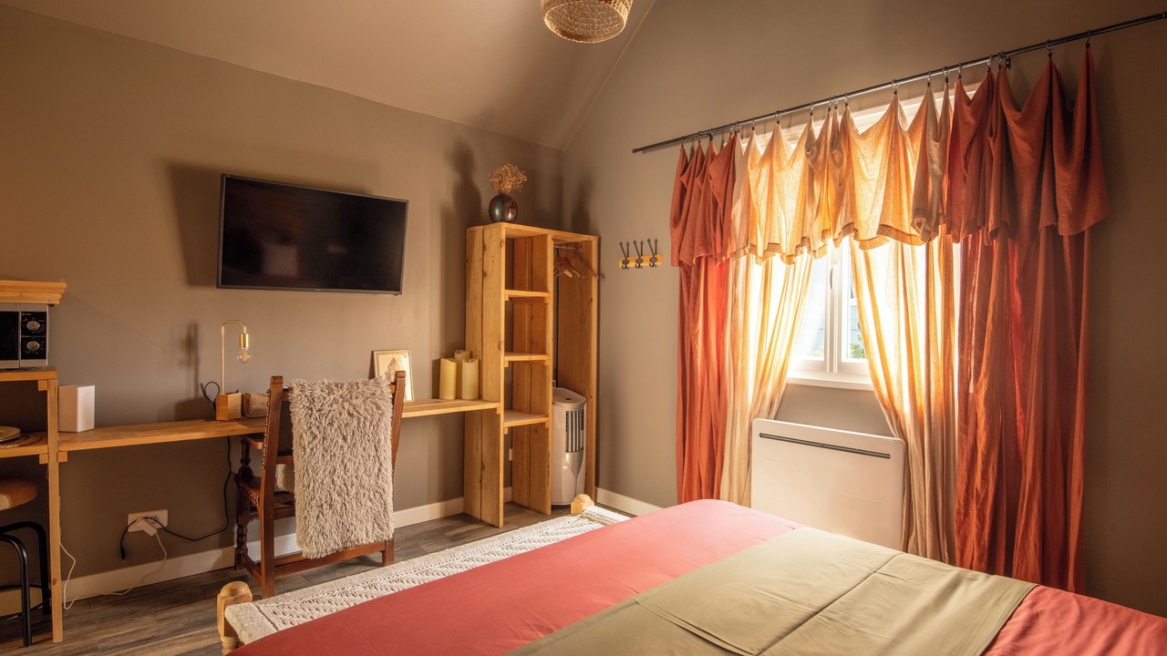 Photo of Bedroom in Saint-Loup-de-Naud