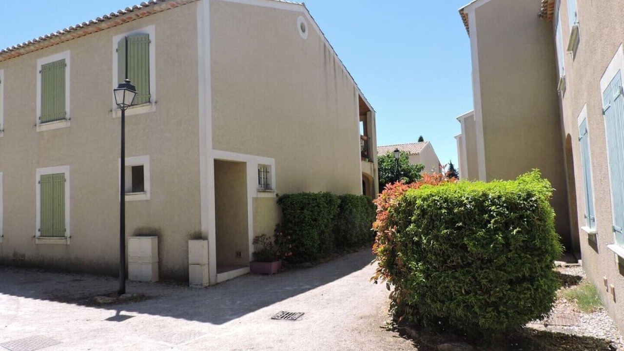 Photo of Outdoor in Sainte-Cecile-les-Vignes
