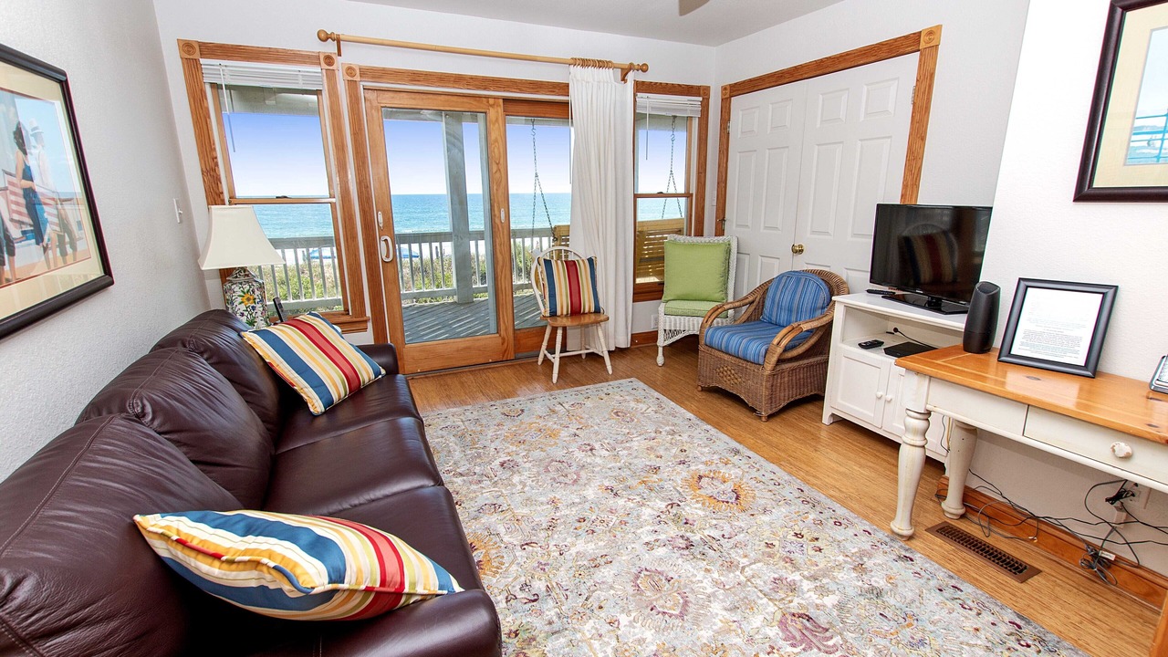 Photo of Livingroom in Whalehead Beach