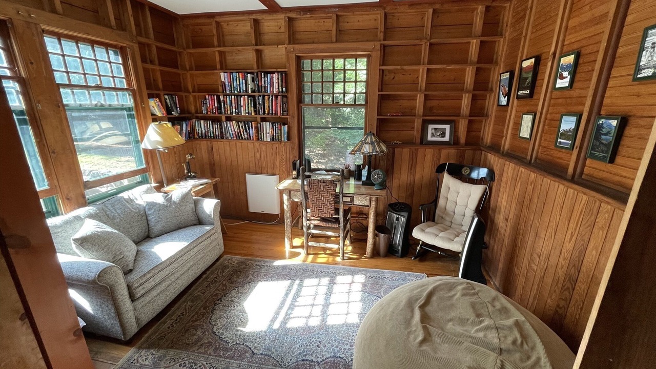 Photo of Livingroom in Elizabethtown