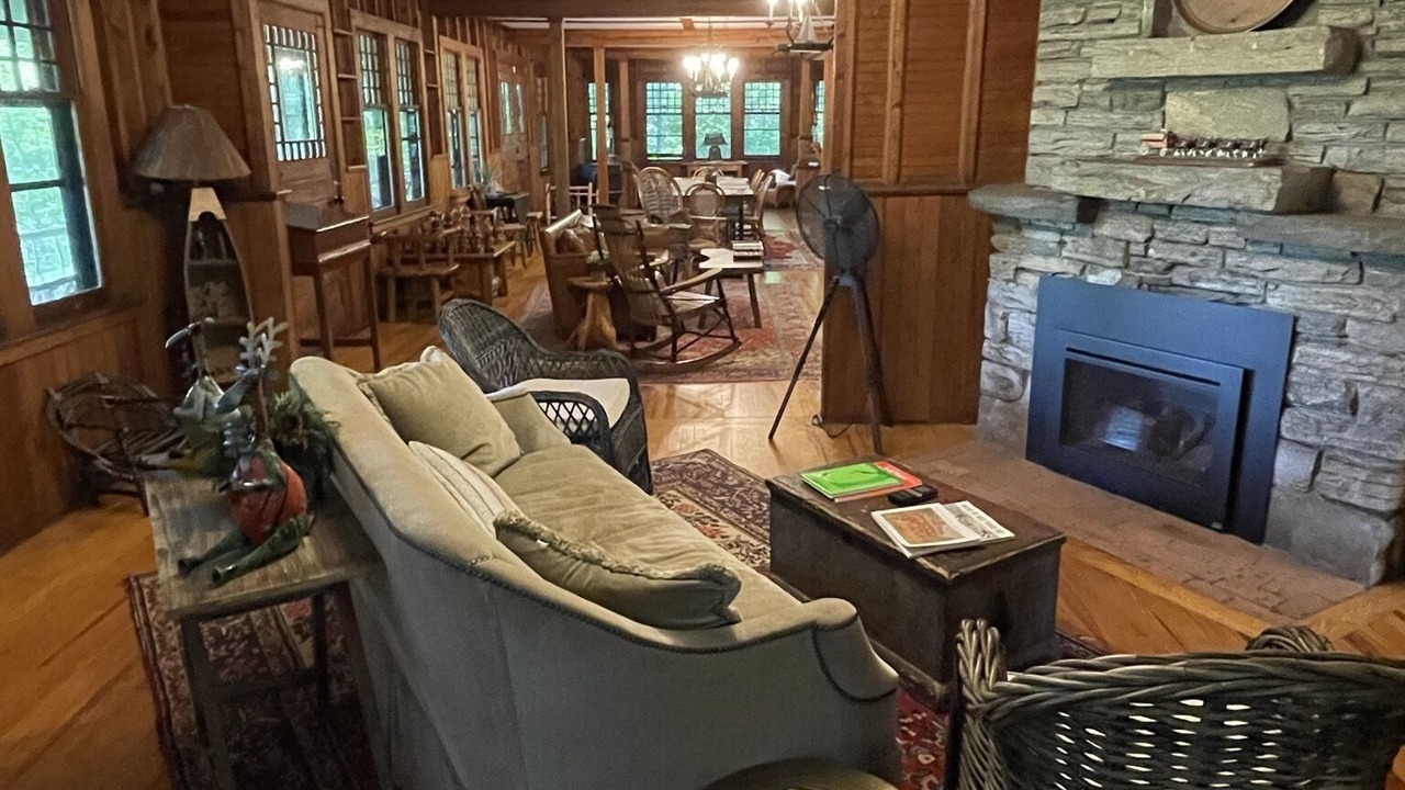 Photo of Livingroom in Elizabethtown