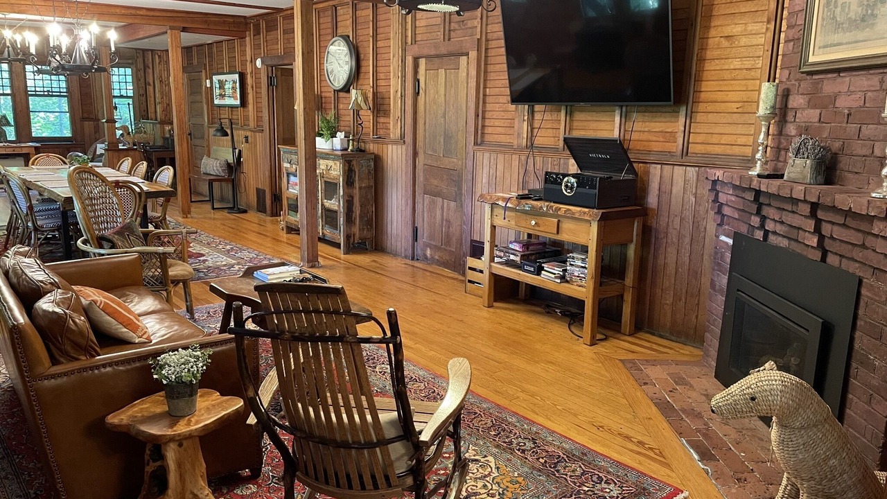 Photo of Livingroom in Elizabethtown