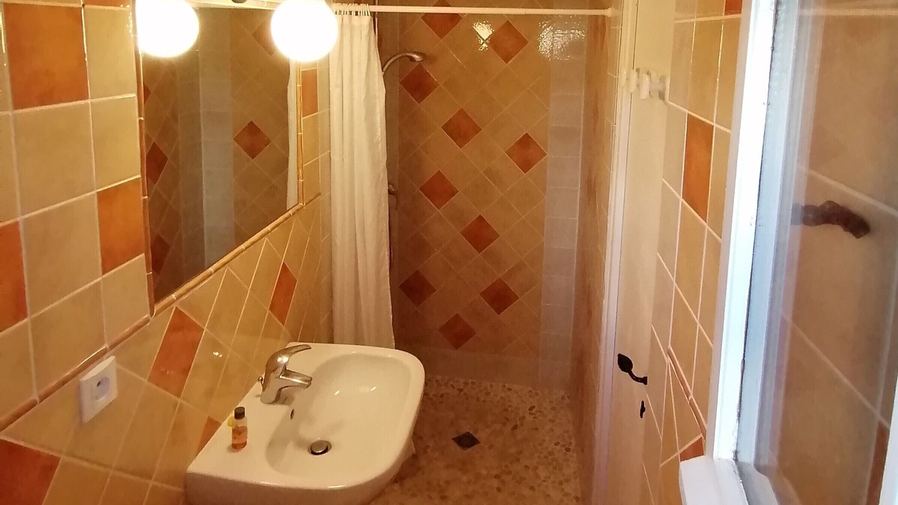 Photo of Bathroom in Flayosc
