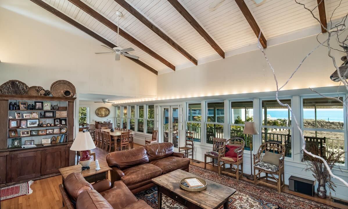 Photo of Livingroom in Debordieu Colony