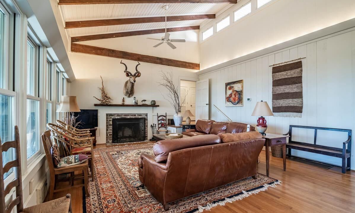 Photo of Livingroom in Debordieu Colony