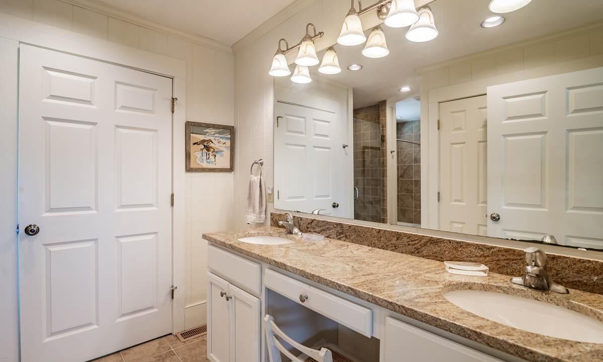 Photo of Bathroom in Debordieu Colony