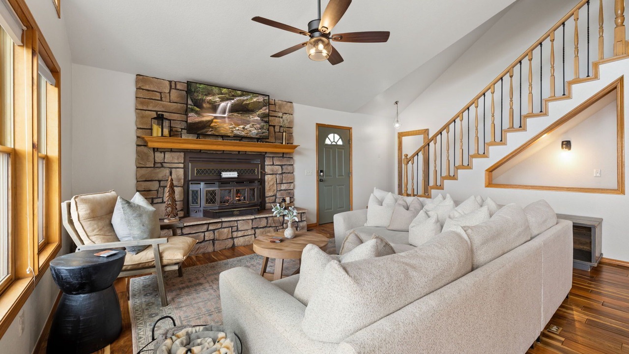 Photo of Livingroom in Lost Bridge Village