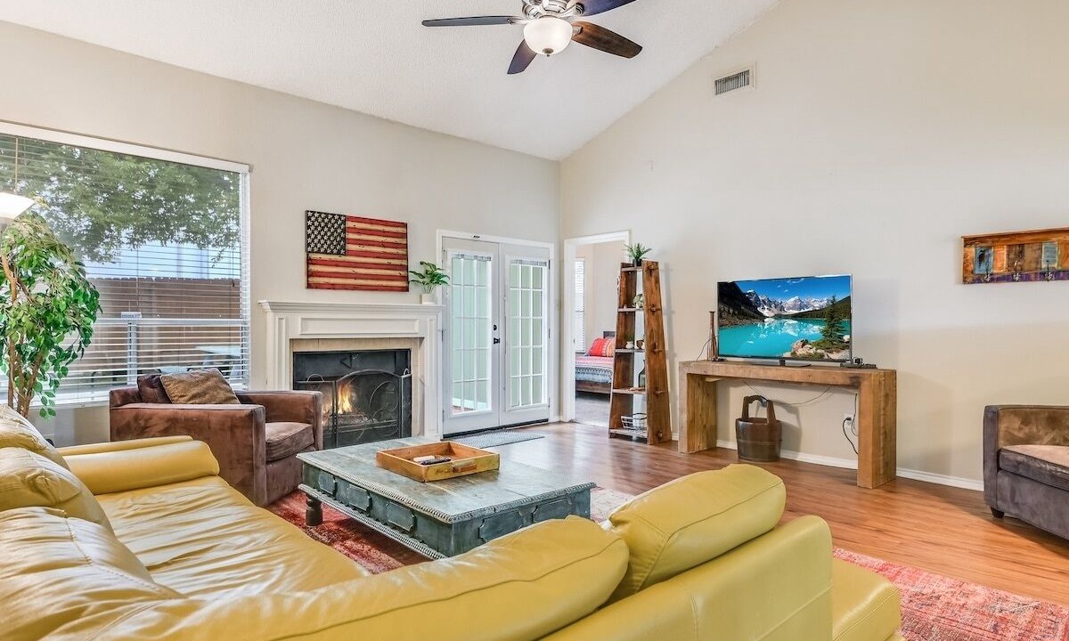 Photo of Livingroom in Wells Branch