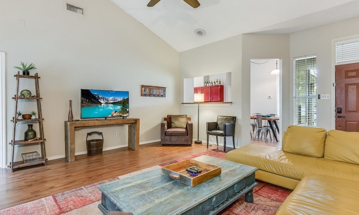 Photo of Livingroom in Wells Branch