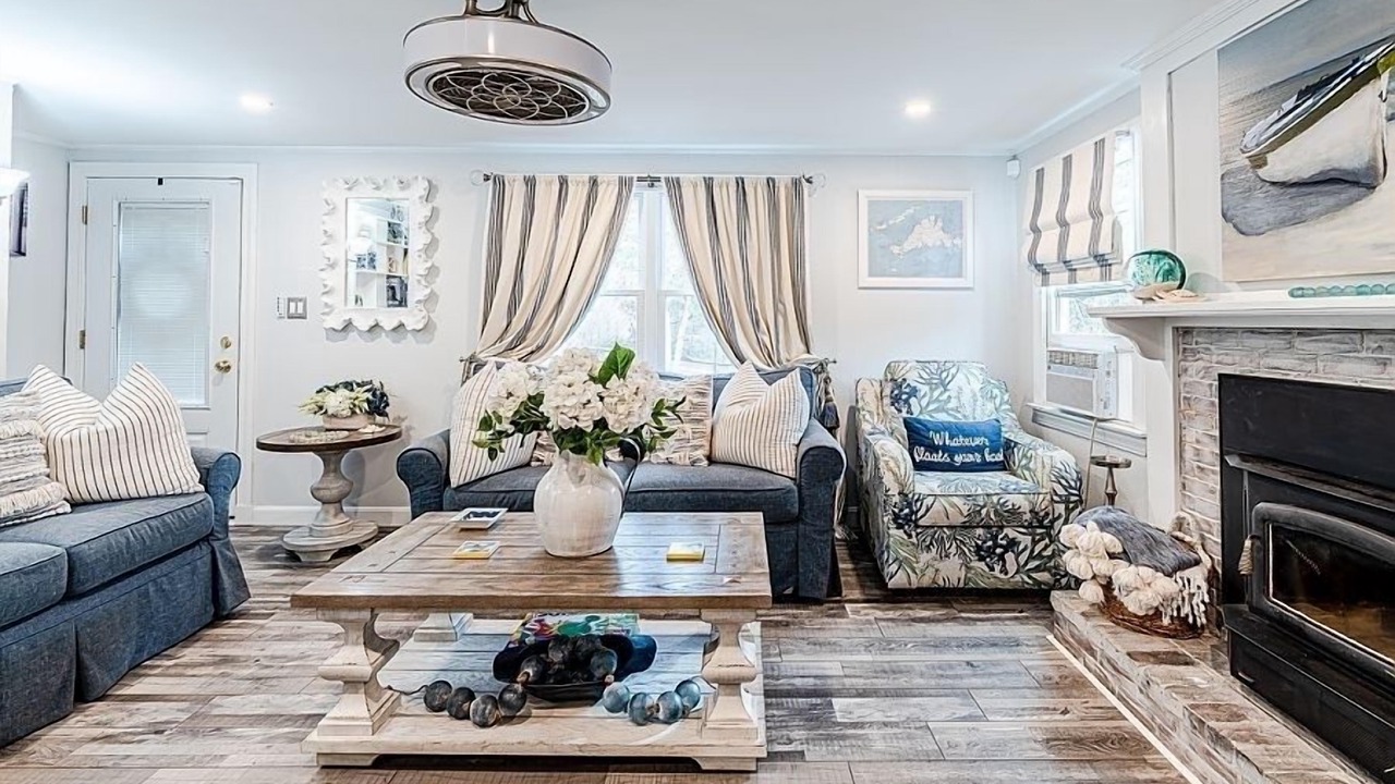 Photo of Livingroom in Lagoon Heights