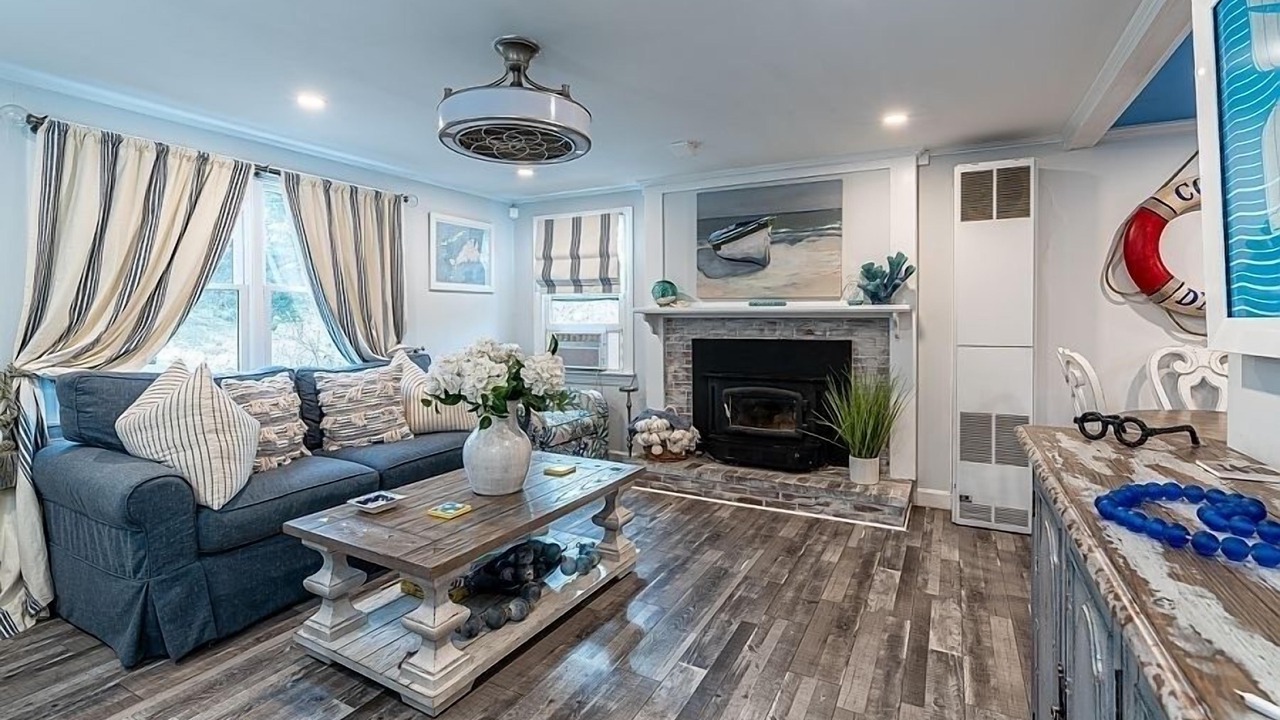 Photo of Livingroom in Lagoon Heights