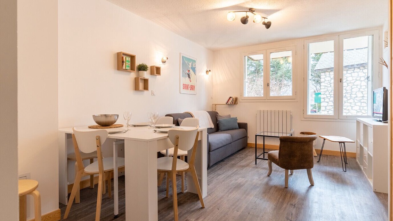 Photo of Livingroom in Genos
