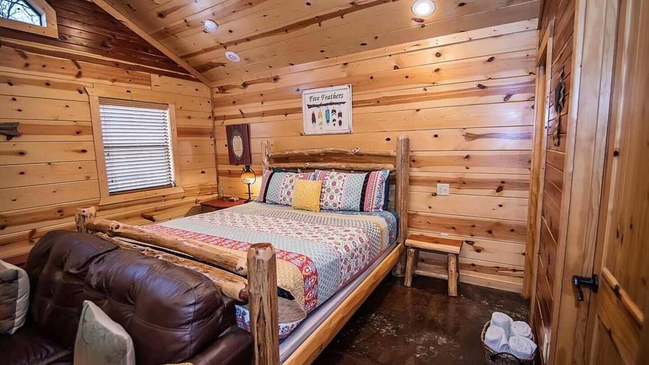 Photo of Bedroom in Hochatown