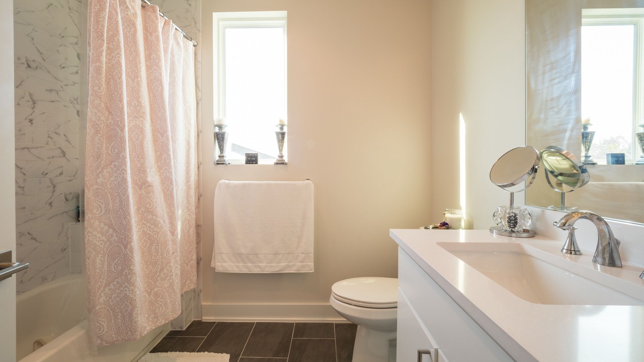 Photo of Bathroom in Montopolis