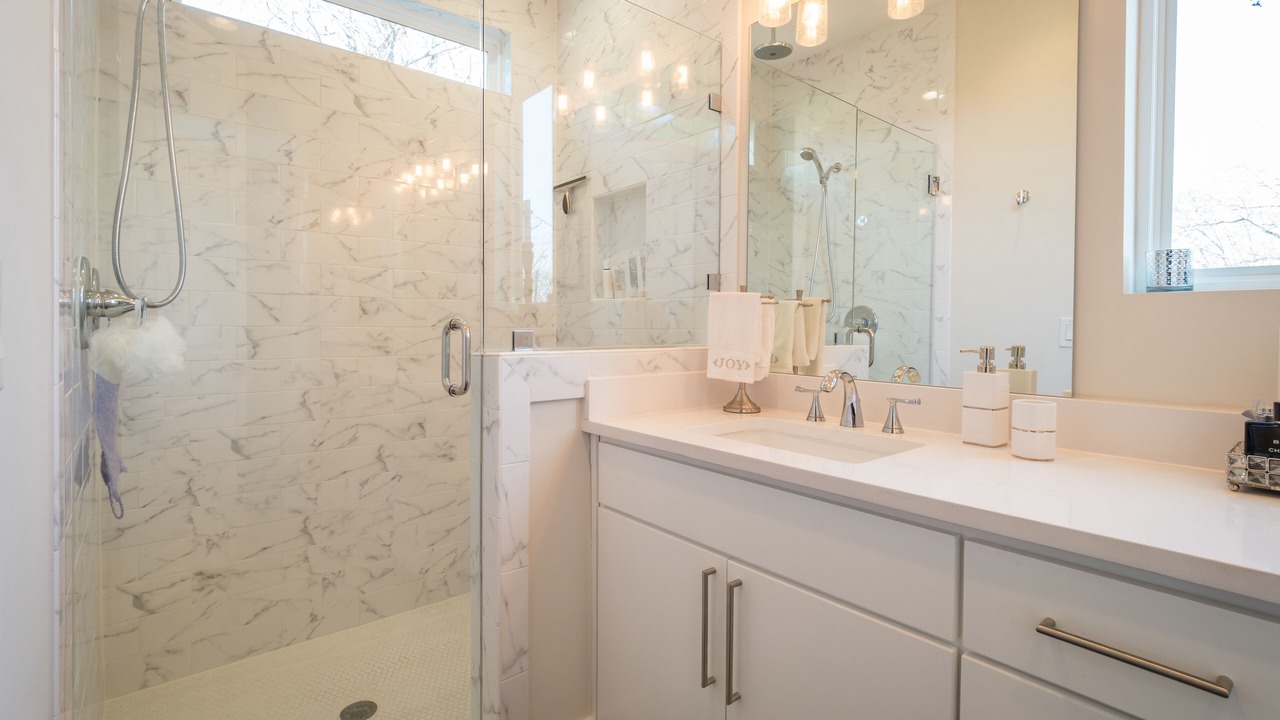 Photo of Bathroom in Montopolis