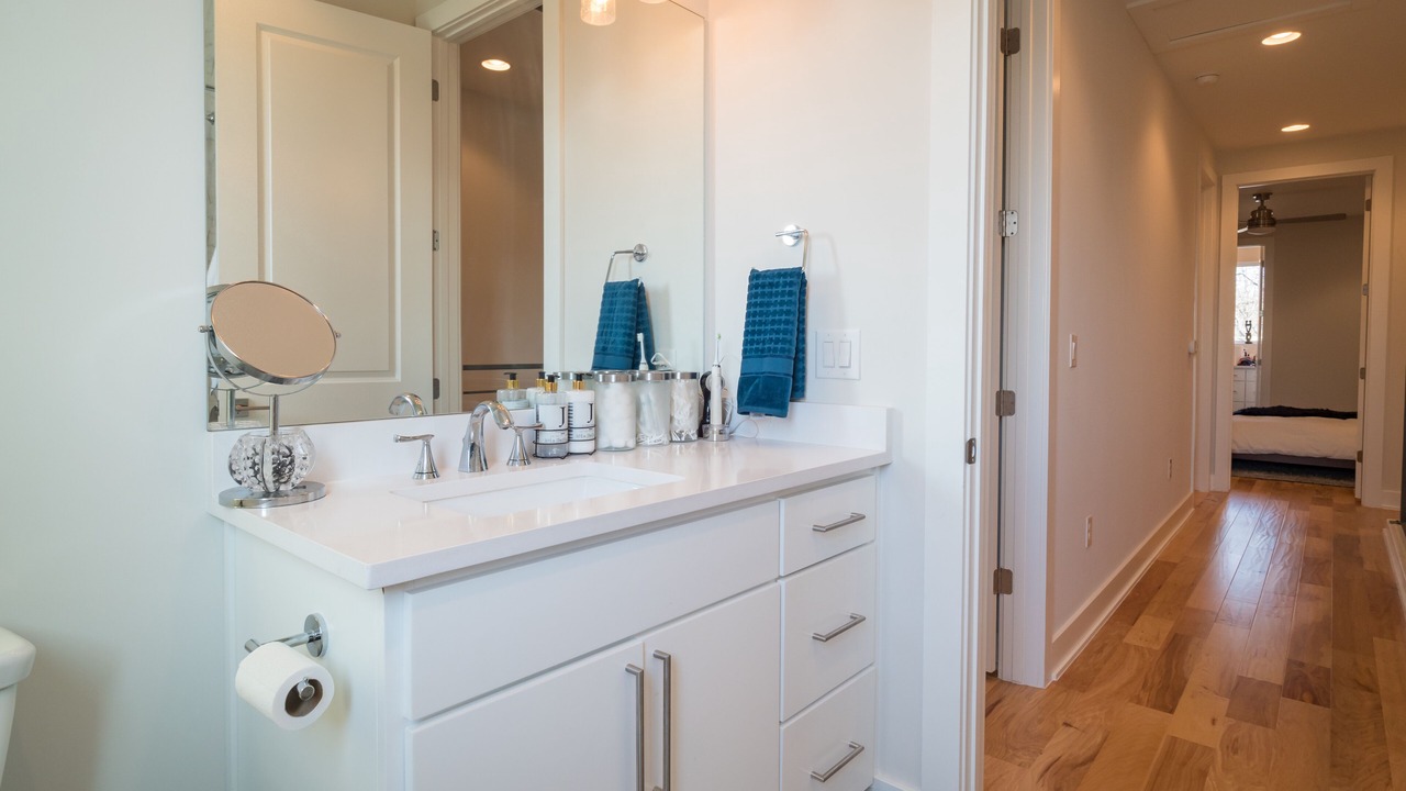 Photo of Bathroom in Montopolis