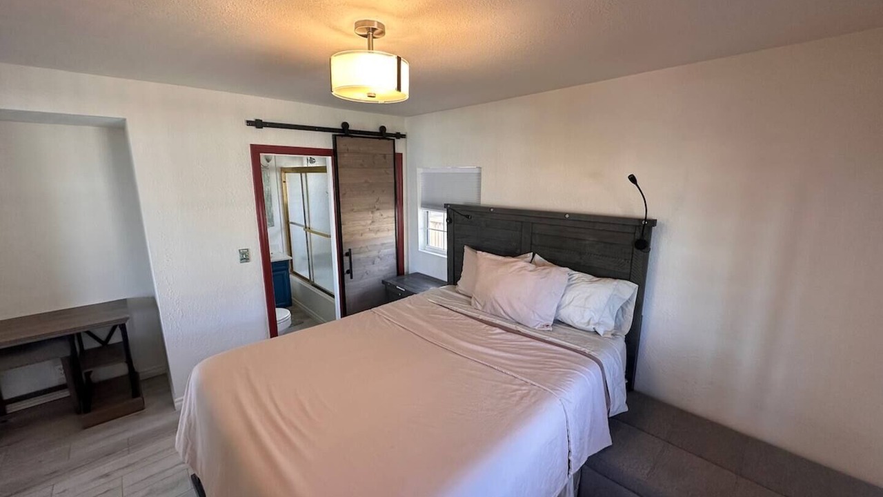 Photo of Bedroom in Avalon