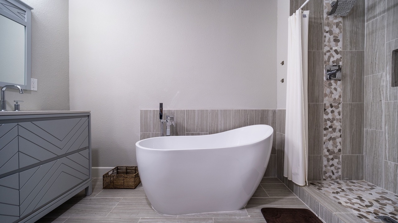 Photo of Bathroom in North Central Carrollton