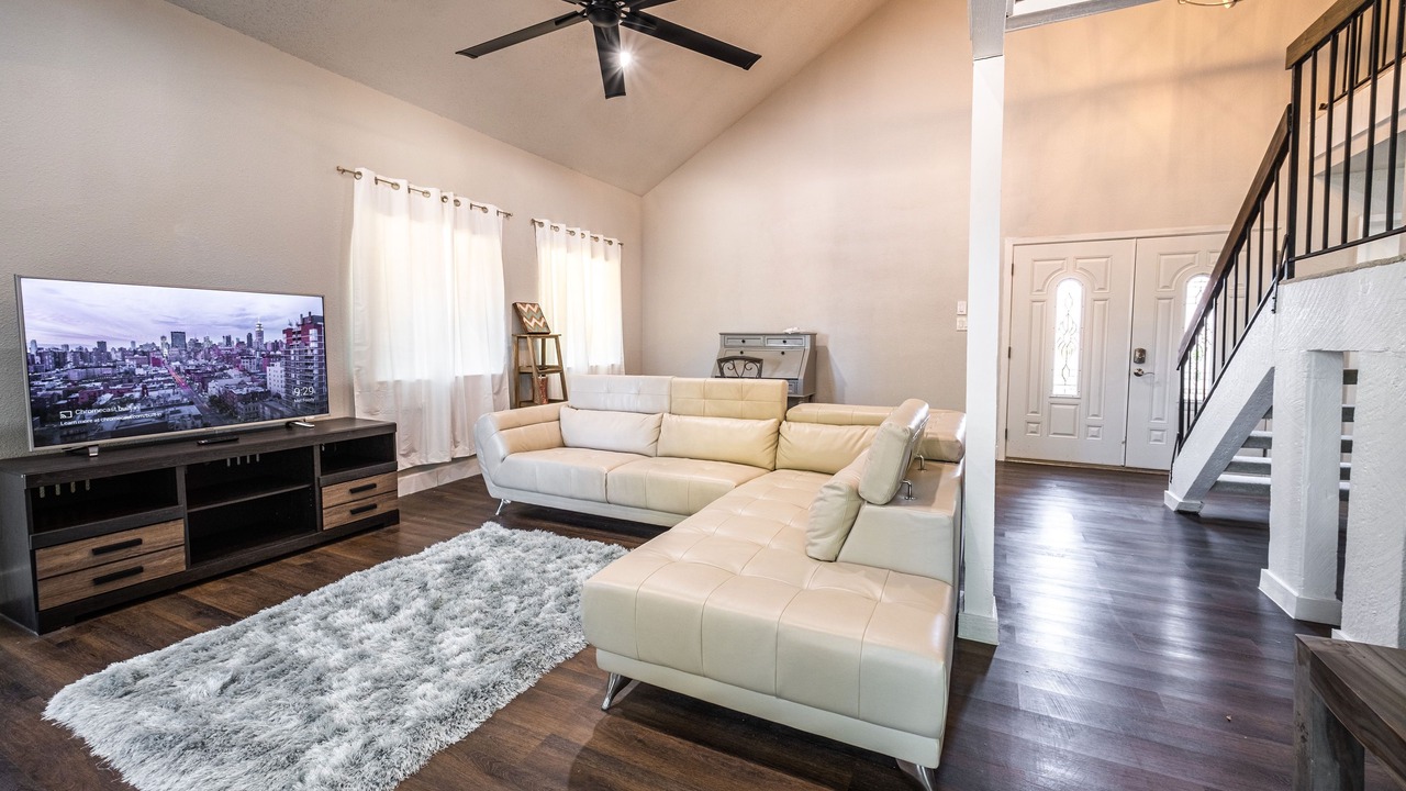 Photo of Livingroom in North Central Carrollton