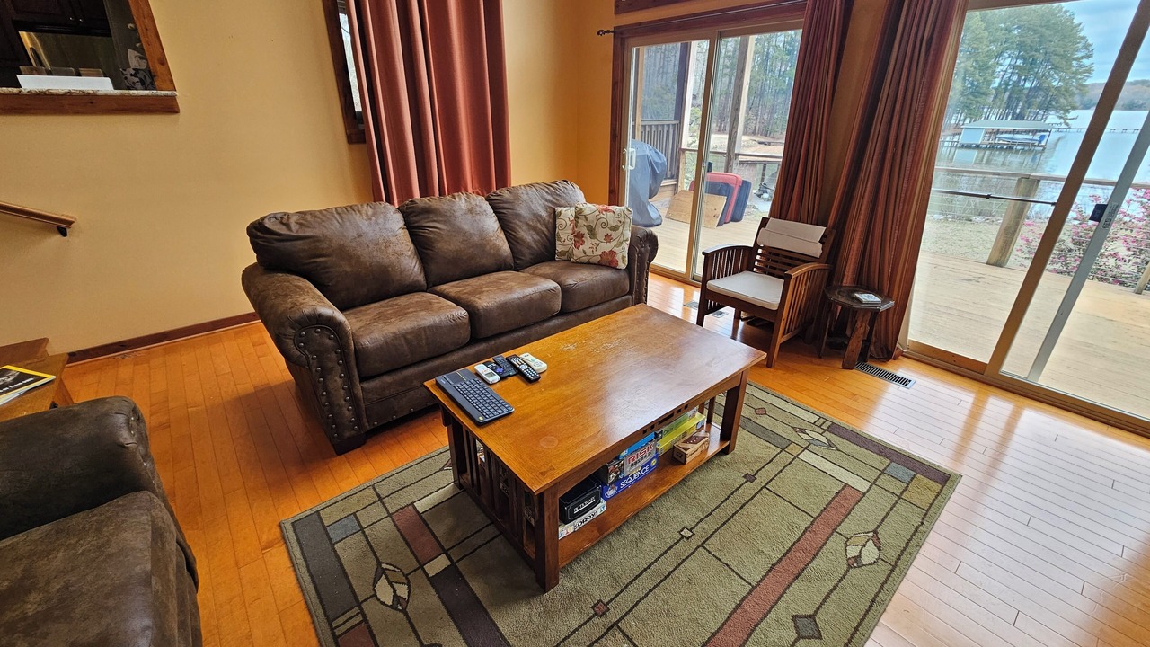 Photo of Livingroom in Olde Ferry Estates