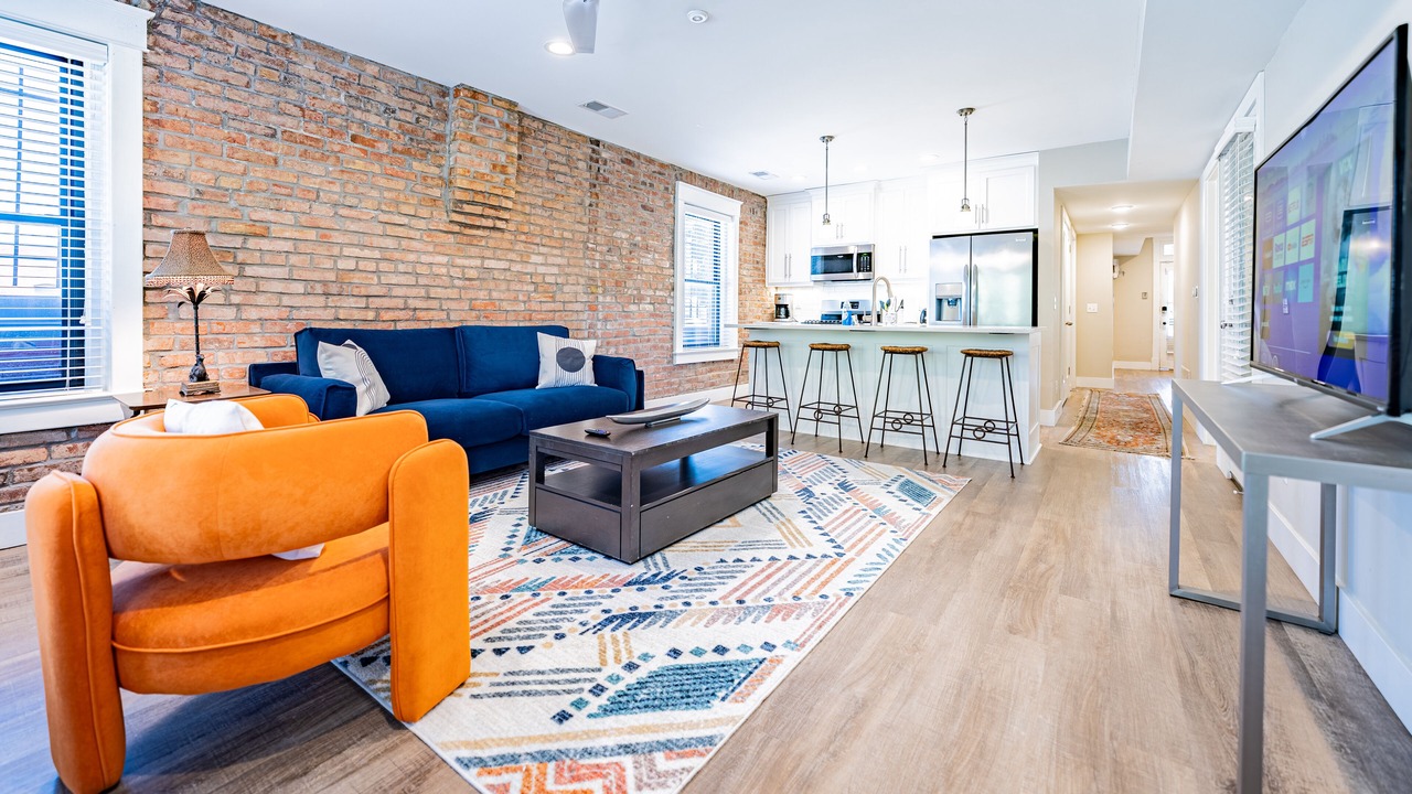 Photo of Livingroom in West Plaza