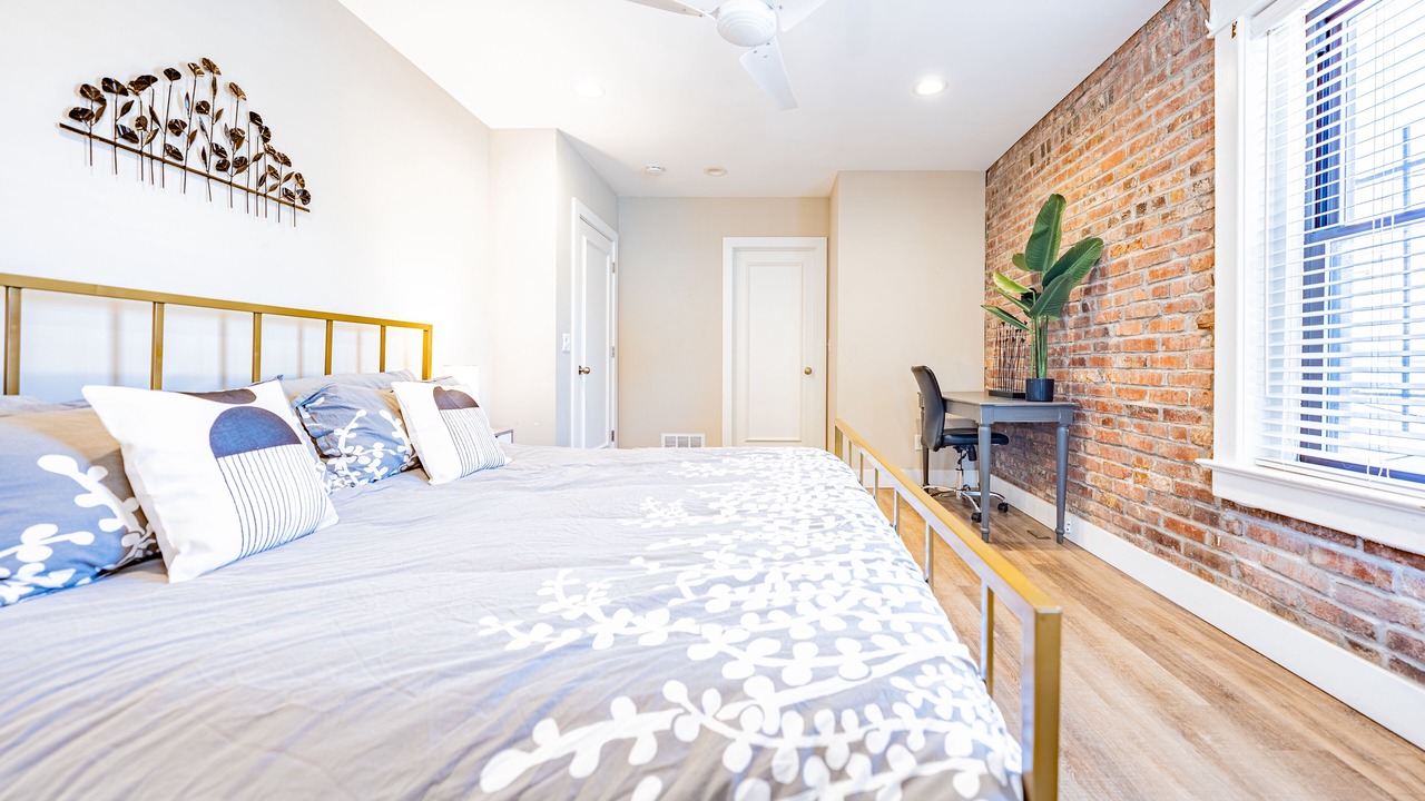 Photo of Bedroom in West Plaza