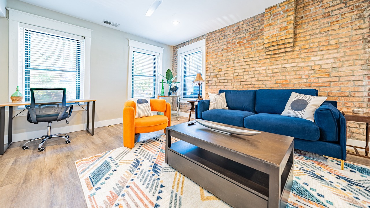 Photo of Livingroom in West Plaza