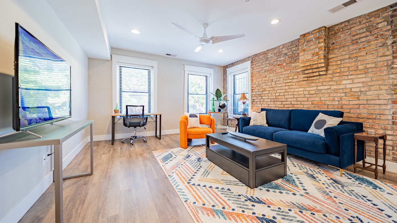 Photo of Livingroom in West Plaza