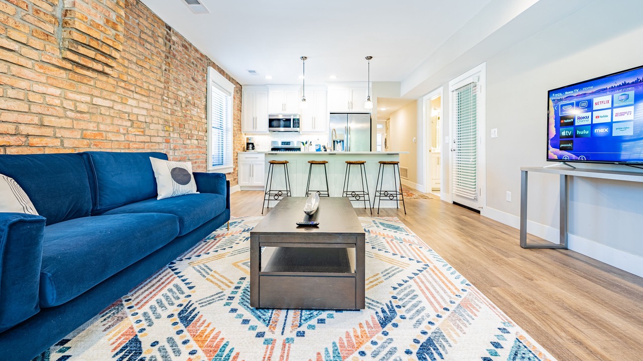 Photo of Livingroom in West Plaza