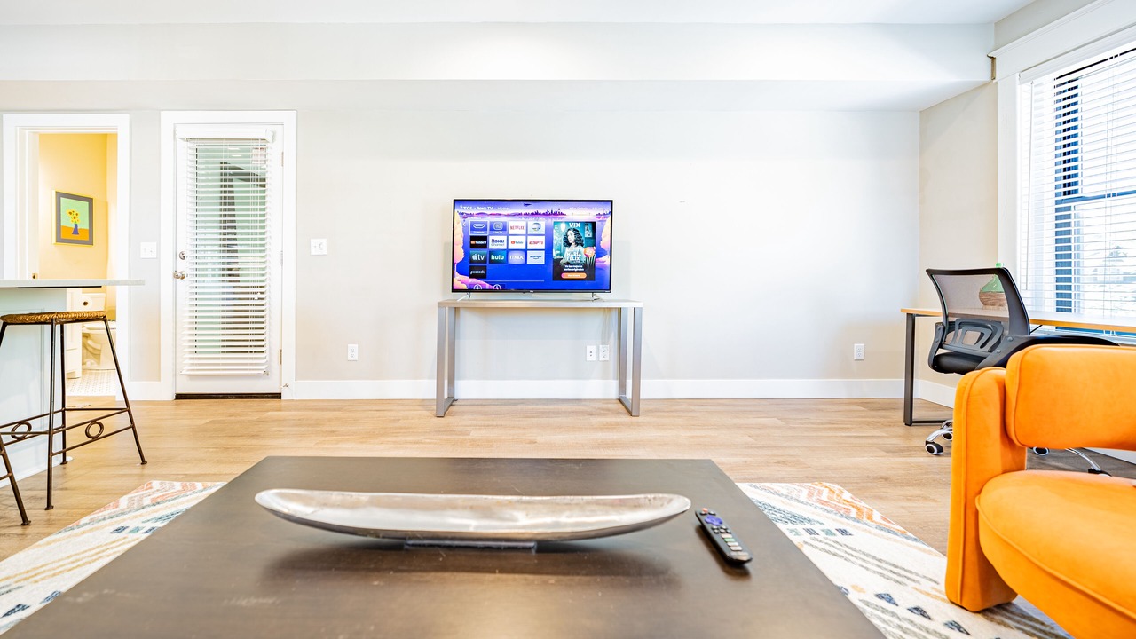 Photo of Livingroom in West Plaza