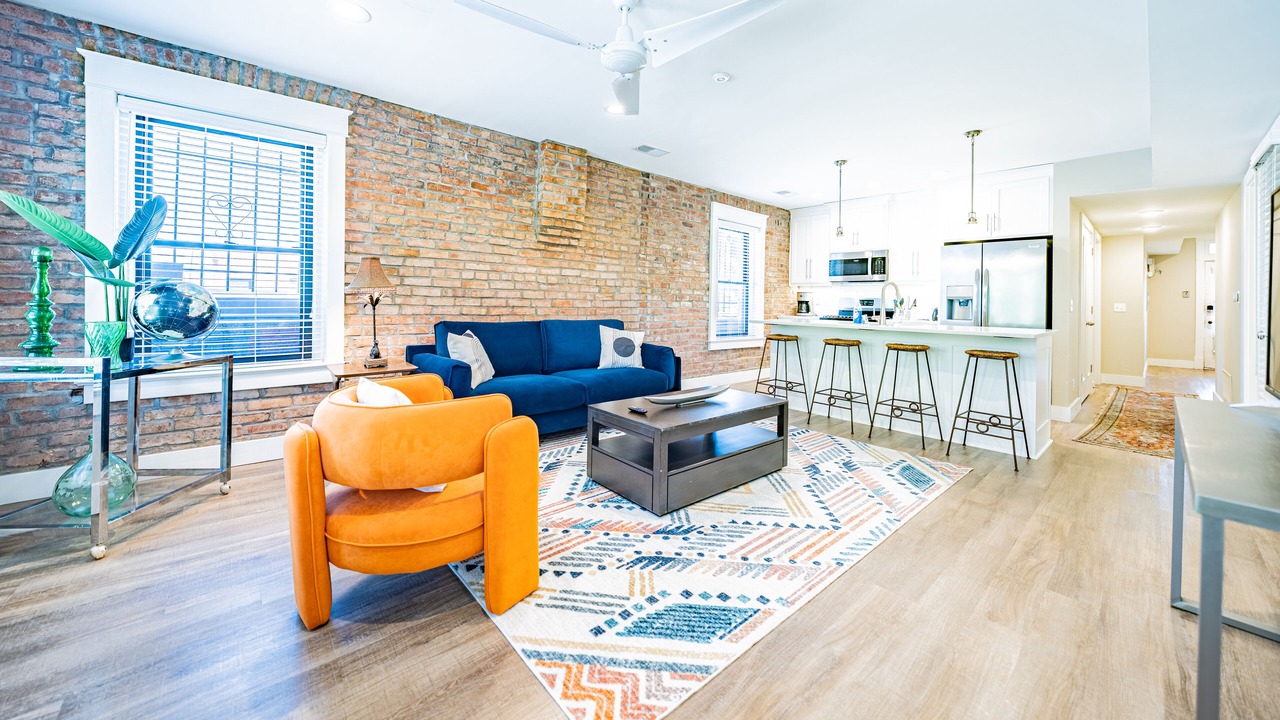 Photo of Livingroom in West Plaza