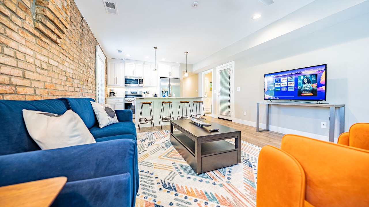 Photo of Livingroom in West Plaza