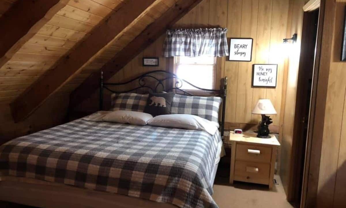 Photo of Bedroom in Rocky Grove